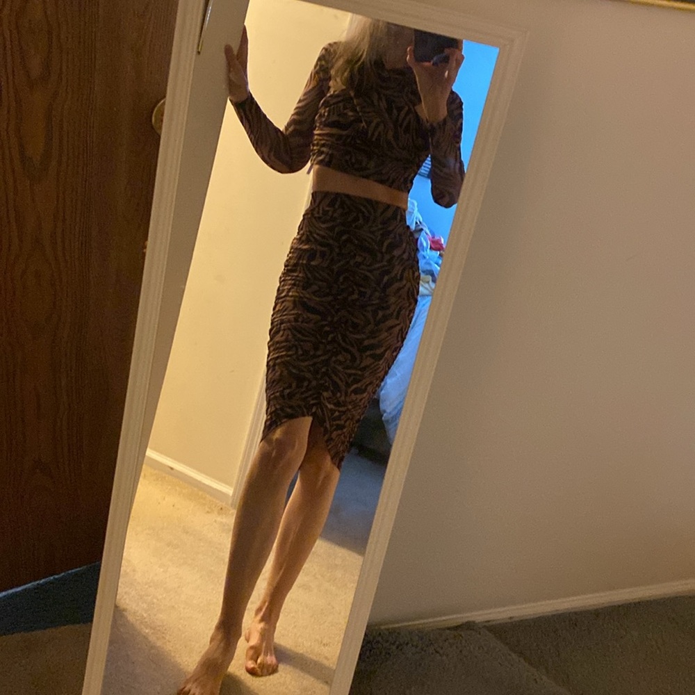 Venus NWT in bag animal print top and skirt set XS or large left - Picture 2 of 8
